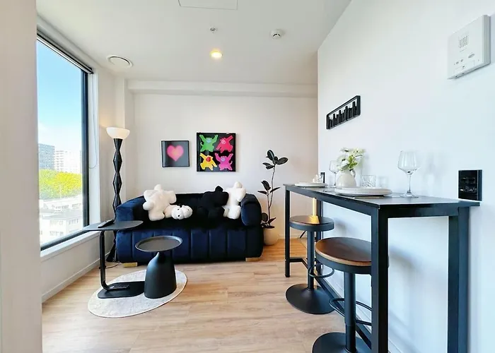 Vibrant Central 1B Studio Vs Pool Gym Sauna